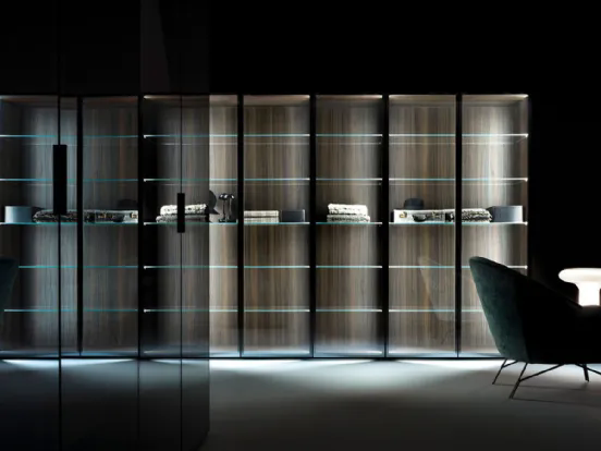 Sistema Freedhome di Caccaro: armadio con ante in vetro