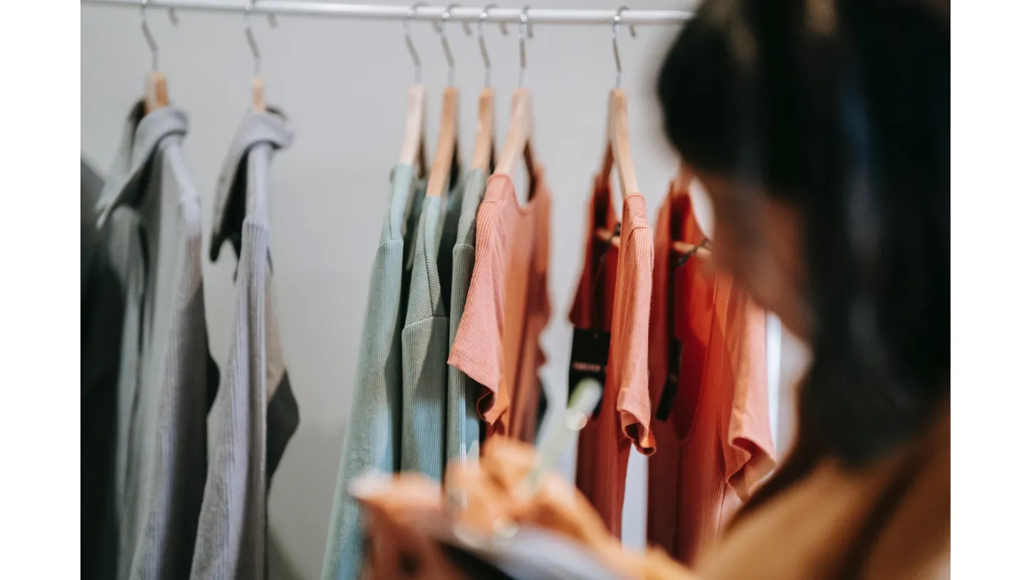 Logistica e custodia di capi di abbigliamento di alta moda a Roma