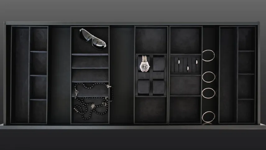 BT45 Finatti: divisori in legno e camoscio