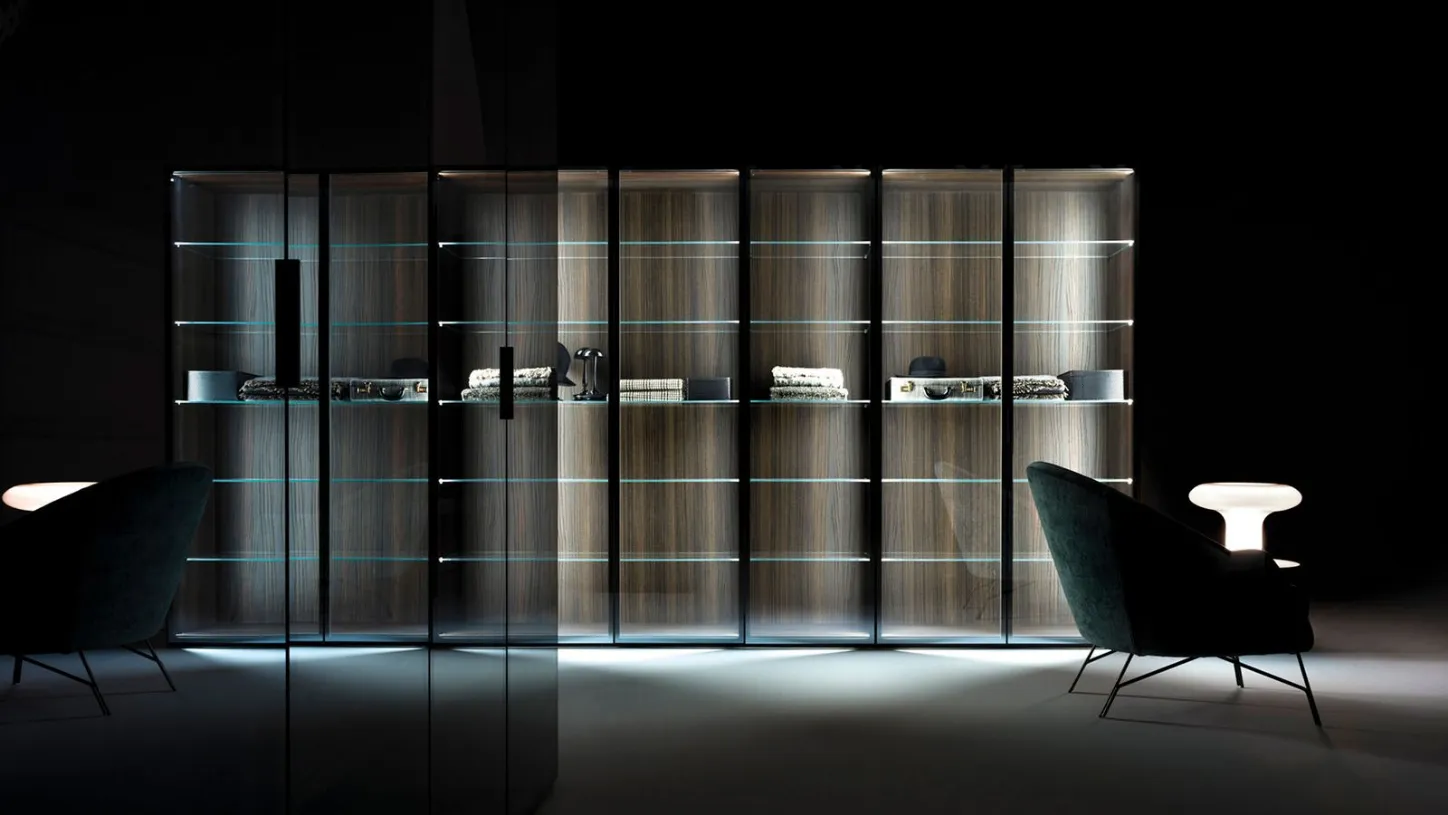 Sistema Freedhome di Caccaro: armadio con ante in vetro